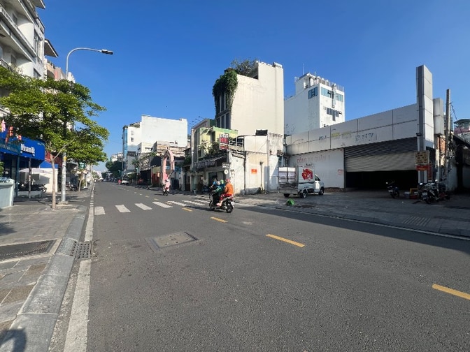 Bán Nhà Góc 2 Mặt Tiền thụt 72 Trần Đình Xu, P.Cô Giang, Quận 1, giá: 