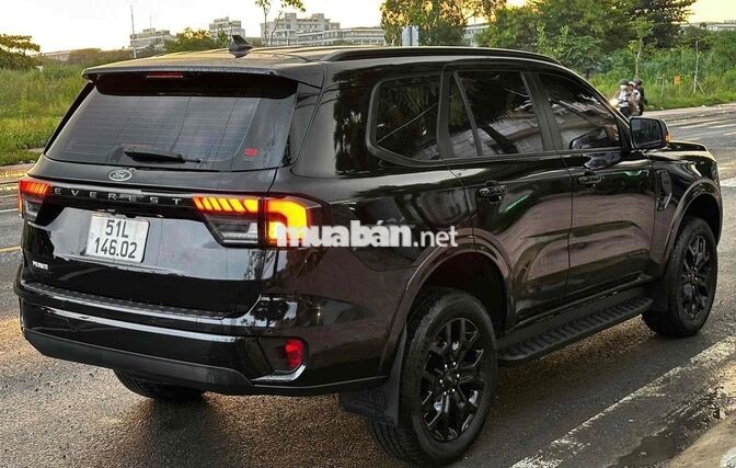 Ford Everest 2024 Sport 7 chỗ Đen