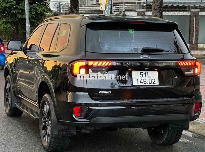 Ford Everest 2024 Sport 7 chỗ Đen