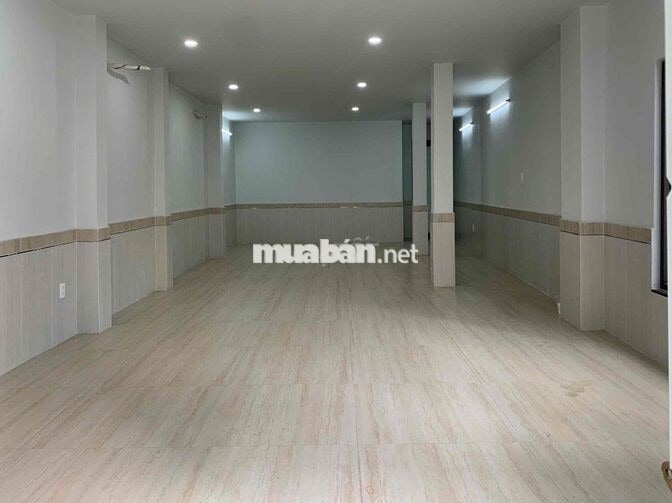 TẦNG TRỆT MẶT TIỀN LLQ, 70m2, GIÁ 20tr/Tháng ( Miễn tiếp MG ạh)