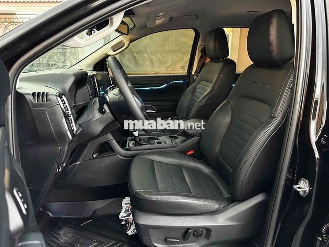 Ford Everest 2024 Sport 7 chỗ Đen