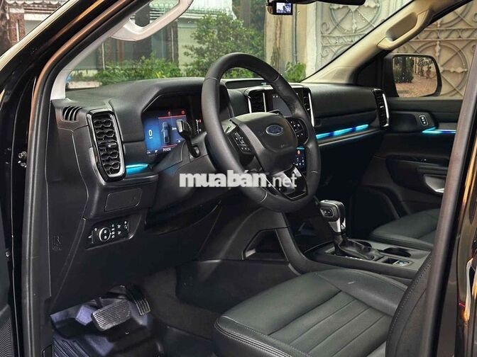 Ford Everest 2024 Sport 7 chỗ Đen