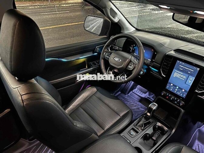 Ford Everest 2024 Sport 7 chỗ Đen