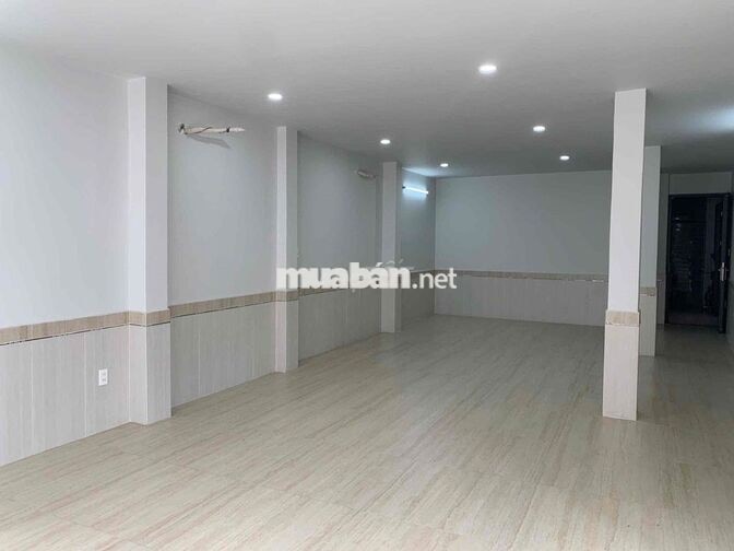TẦNG TRỆT MẶT TIỀN LLQ, 70m2, GIÁ 20tr/Tháng ( Miễn tiếp MG ạh)