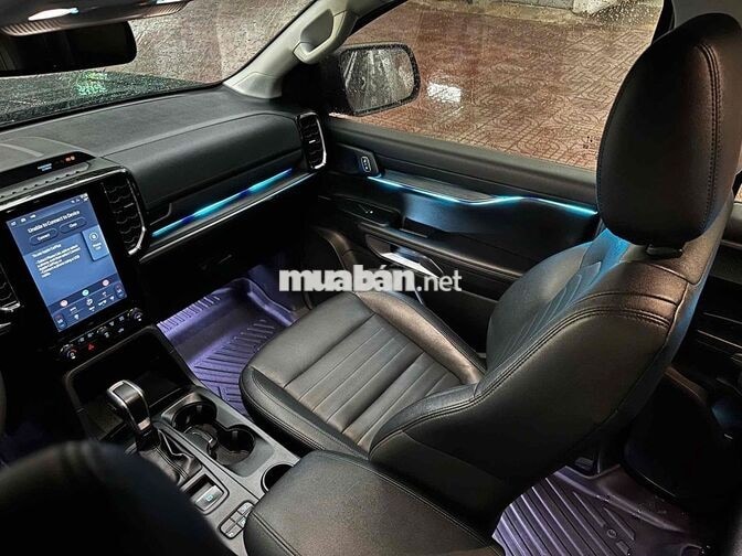 Ford Everest 2024 Sport 7 chỗ Đen