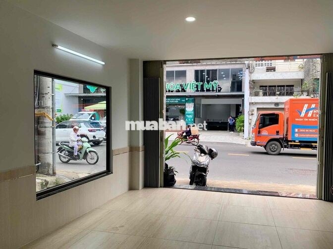 TẦNG TRỆT MẶT TIỀN LLQ, 70m2, GIÁ 20tr/Tháng ( Miễn tiếp MG ạh)