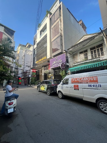 Bán nhà DT:5x20m, Mặt tiền Hoa Hồng, P2, Q.Phú Nhuận, giá: 26 tỷ.