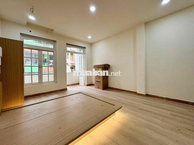 CĂN HỘ BAN CÔNG - VINCOM CỘNG HOÀ - GẦN NGUYỄN THÁI BÌNH - NHÀ FULL NT