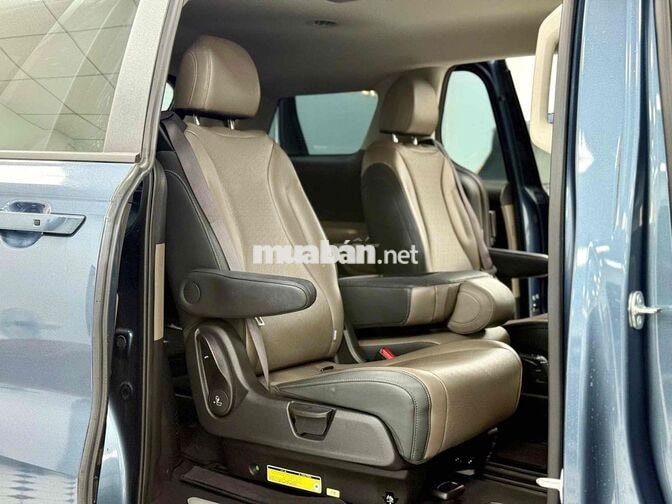 Kia Carnival 2024 2.2D Luxury 1v km Xanh