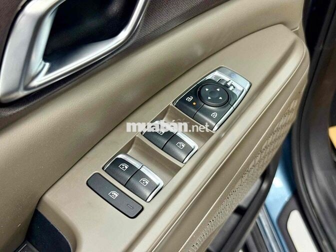 Kia Carnival 2024 2.2D Luxury 1v km Xanh