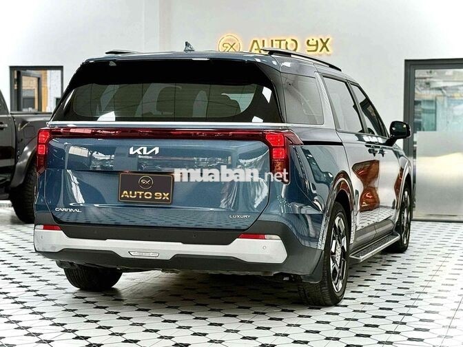 Kia Carnival 2024 2.2D Luxury 1v km Xanh