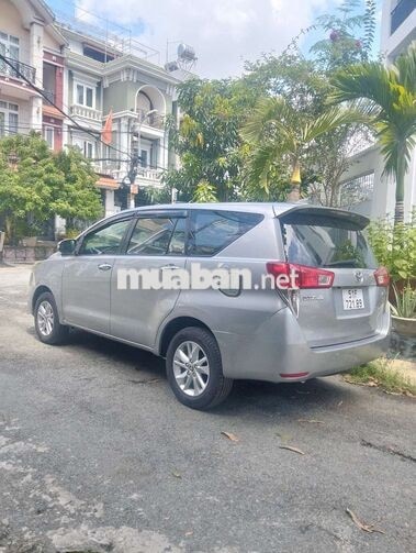 Toyota Innova 7 chỗ xăng số sàn bạc