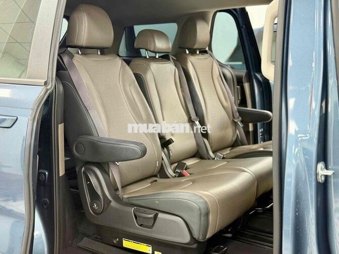 Kia Carnival 2024 2.2D Luxury 1v km Xanh