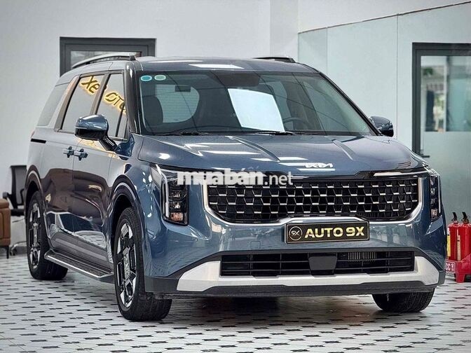 Kia Carnival 2024 2.2D Luxury 1v km Xanh