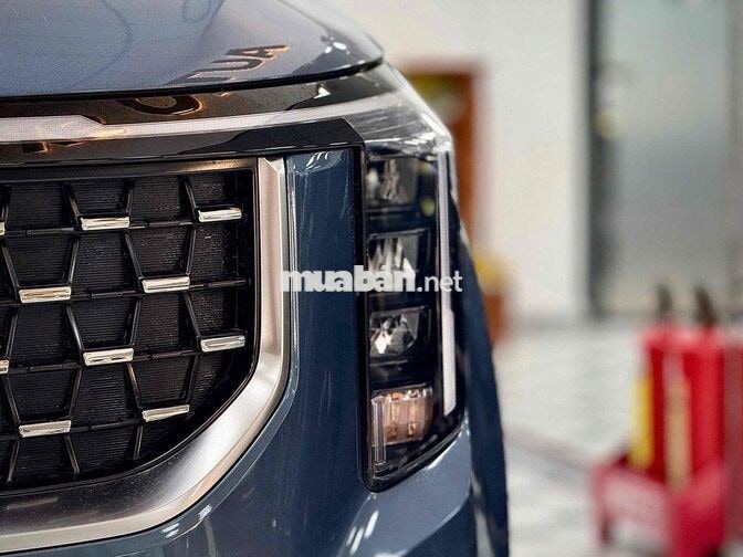 Kia Carnival 2024 2.2D Luxury 1v km Xanh