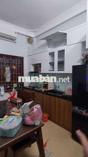 Cho thuê nhà 5 tầng Võng Thị, Tây Hồ, 42m², 6 ngủ, chỉ 12 triệu/tháng