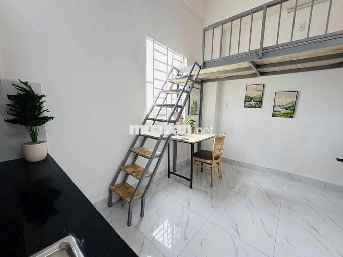 PHÒNG DUPLEX CỬA SỔ TRỜI KẾ ĐẠI HỌC NGUYỄN TẤT THÀNH