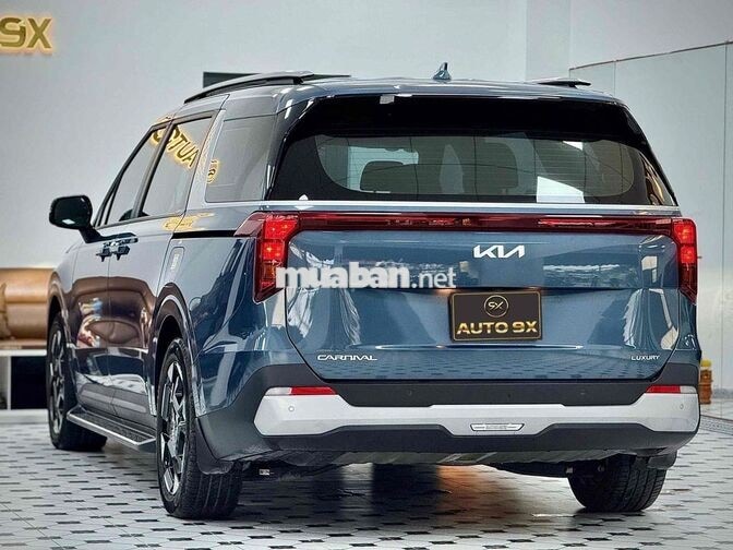 Kia Carnival 2024 2.2D Luxury 1v km Xanh