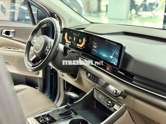 Kia Carnival 2024 2.2D Luxury 1v km Xanh