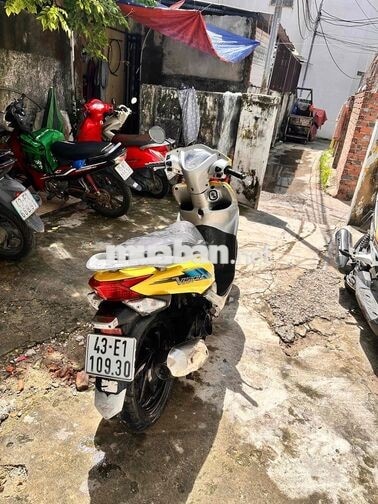 Honda Vision 2012 màu Vàng