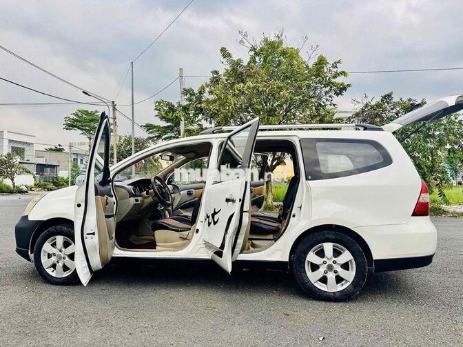 Nissan Grand Livina 2012 STD nhập Nhật 7 chỗ Trắng