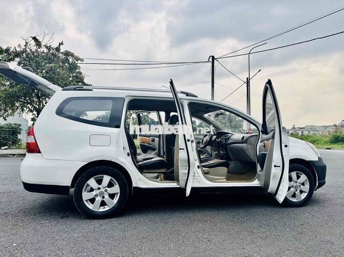 Nissan Grand Livina 2012 STD nhập Nhật 7 chỗ Trắng