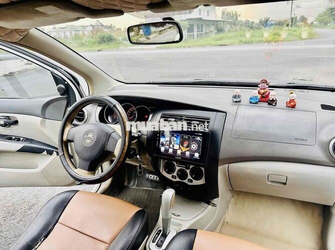 Nissan Grand Livina 2012 STD nhập Nhật 7 chỗ Trắng