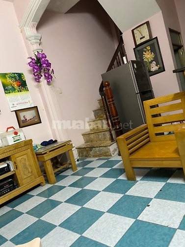 Chính chủ cho thuê nhà 4 tầng, 3 ngủ wc khép kín, 1 pkhách, 1 tum