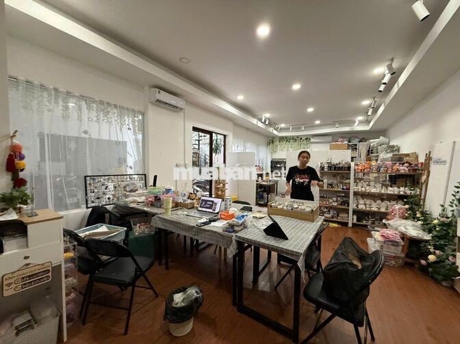 Cho thuê văn phòng 50m2 đường Nguyễn Trọng Tuyển - 15tr/tháng