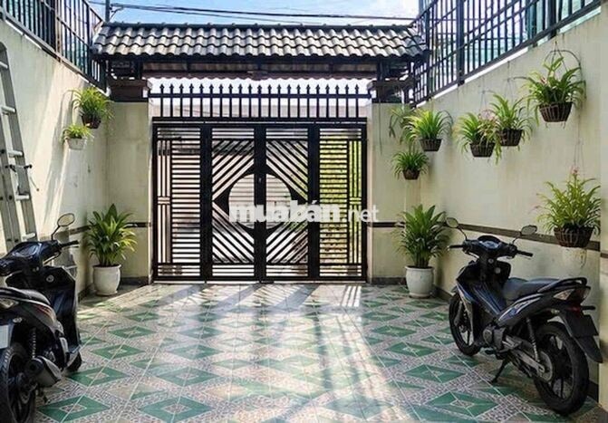 CHỦ CẦN BÁN GẤP NHÀ 3 TẦNG 96M2 NGAY NGÃ BA ĐÔNG QUANG