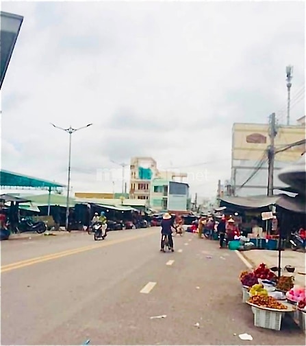 NHÀ BÁN chính chủ (Ngay chợ Long Xuyên)