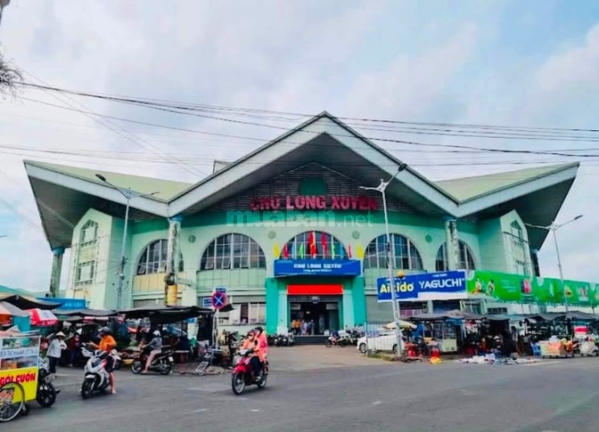 NHÀ BÁN chính chủ (Ngay chợ Long Xuyên)