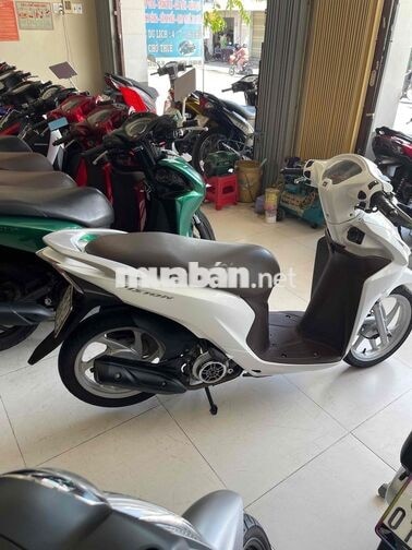 Honda Vision 2017 màu trắng. máy zin im . ko hú