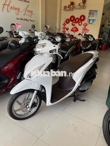 Honda Vision 2017 màu trắng. máy zin im . ko hú