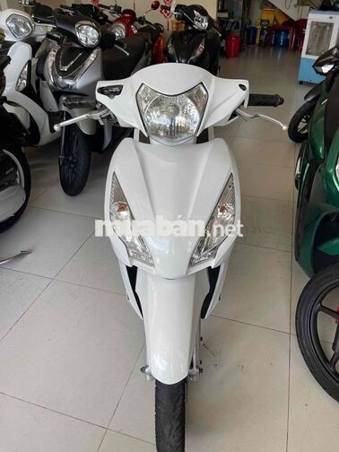 Honda Vision 2017 màu trắng. máy zin im . ko hú