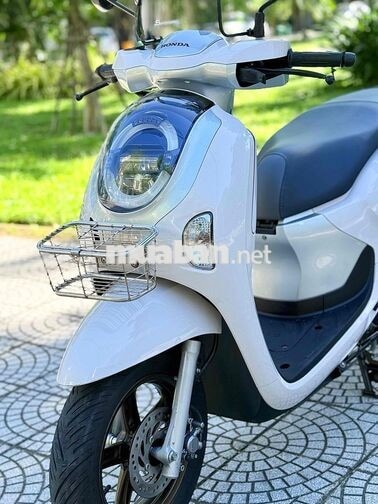 Honda Scoopy màu Trắng