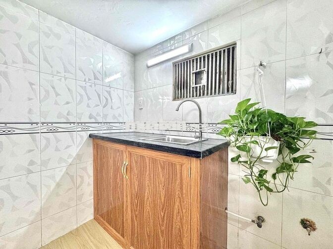 PHÒNG CÓ GÁC CAO- RỘNG MỚI XÂY NGAY LÊ THÚC HOẠCH GẦN ĐẦM SEN, BỐN XÃ