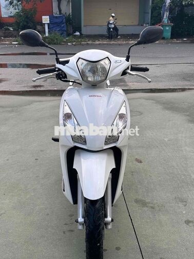 Honda Vision màu trắng SMK