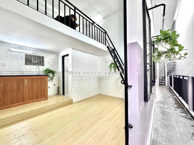 PHÒNG CÓ GÁC CAO- RỘNG MỚI XÂY NGAY LÊ THÚC HOẠCH GẦN ĐẦM SEN, BỐN XÃ