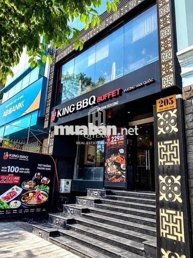 Nhà hàng 205 Phan Xích Long, PN. Dt: 8x18m, Kc: hầm trệt 3 lầu