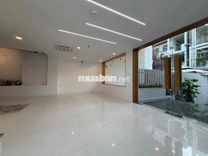 Cho thuê MẶT BẰNG ĐẸP  45M2 CÓ SÂN RỘNG HẺM 386/ LÊ VĂN SỸ Q3 11tr