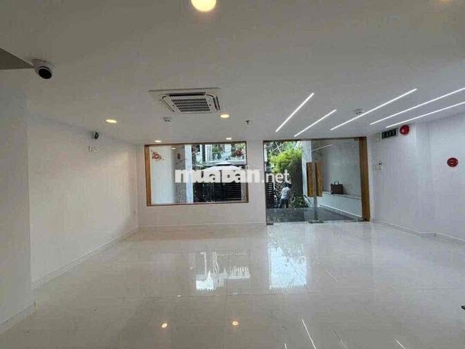Cho thuê MẶT BẰNG ĐẸP  45M2 CÓ SÂN RỘNG HẺM 386/ LÊ VĂN SỸ Q3 11tr