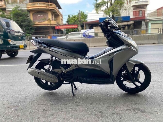 Honda Air Blade Bạc đen