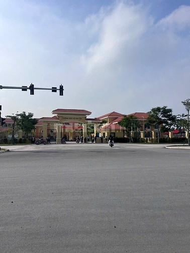 Bán đất 1 sẹc 823D, giáp ranh HCM , DT lớn, view thoáng, 1647m2