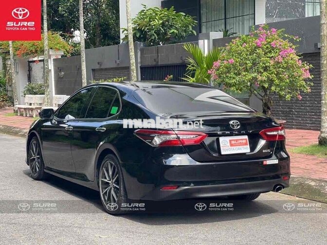 Toyota Camry 2022 2.0Q nhập Thái siêu đẹp