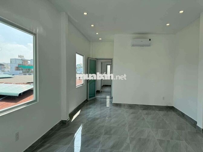 Cho thuê nhà 1 trệt 3 lầu 4x21 mặt tiền Thống Nhất