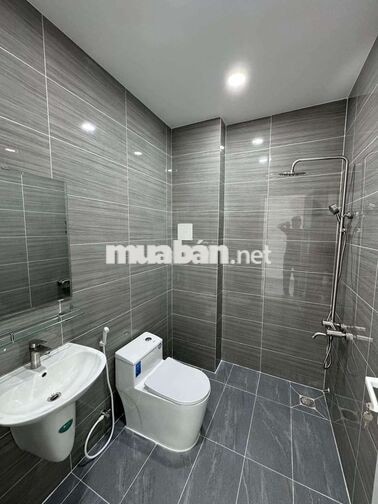 Cho thuê nhà 1 trệt 3 lầu 4x21 mặt tiền Thống Nhất