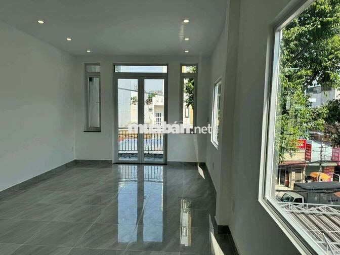 Cho thuê nhà 1 trệt 3 lầu 4x21 mặt tiền Thống Nhất