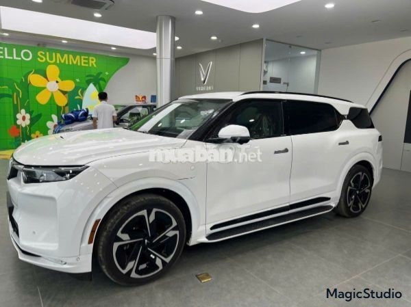 VinFast VF9 2026 Plus 7S Trắng