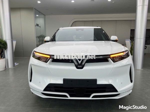 VinFast VF9 2026 Plus 7S Trắng